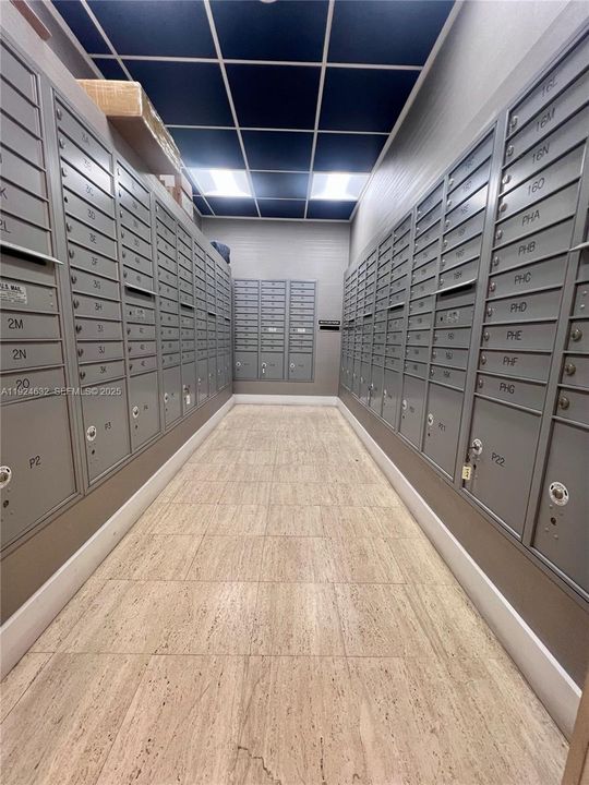 出租: $2,400 (1 贝兹, 1 浴室, 940 平方英尺)