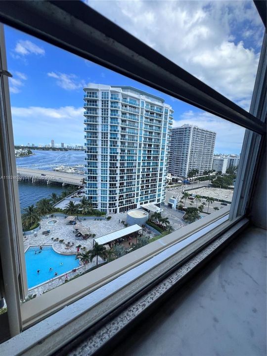 出租: $2,400 (1 贝兹, 1 浴室, 940 平方英尺)