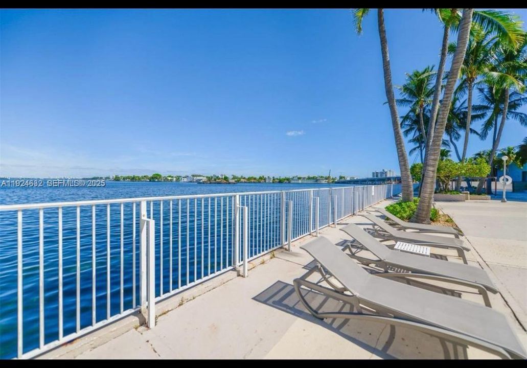 出租: $2,400 (1 贝兹, 1 浴室, 940 平方英尺)