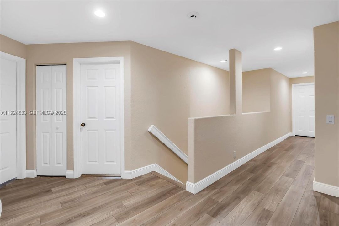 For Sale: $1,395,000 (6 beds, 5 baths, 4292 Square Feet)