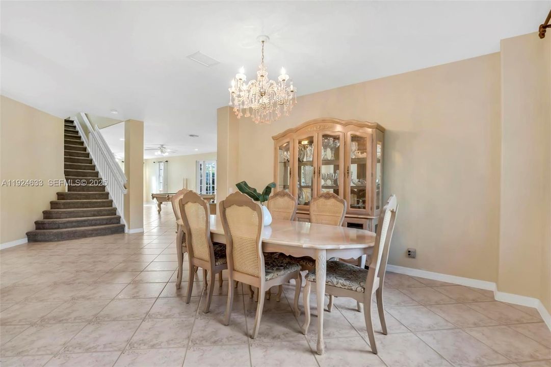 For Sale: $1,395,000 (6 beds, 5 baths, 4292 Square Feet)