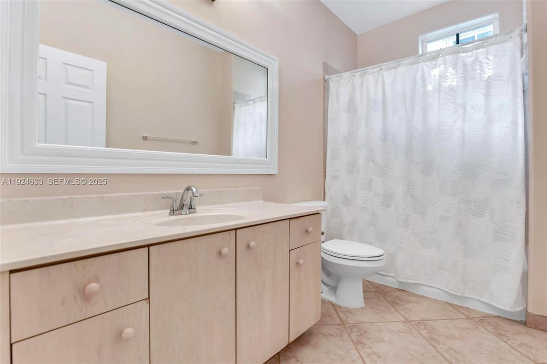 For Sale: $1,395,000 (6 beds, 5 baths, 4292 Square Feet)