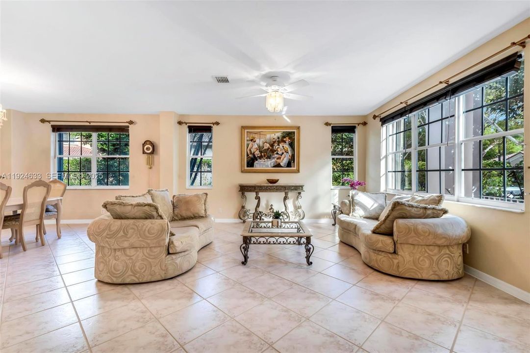 For Sale: $1,395,000 (6 beds, 5 baths, 4292 Square Feet)