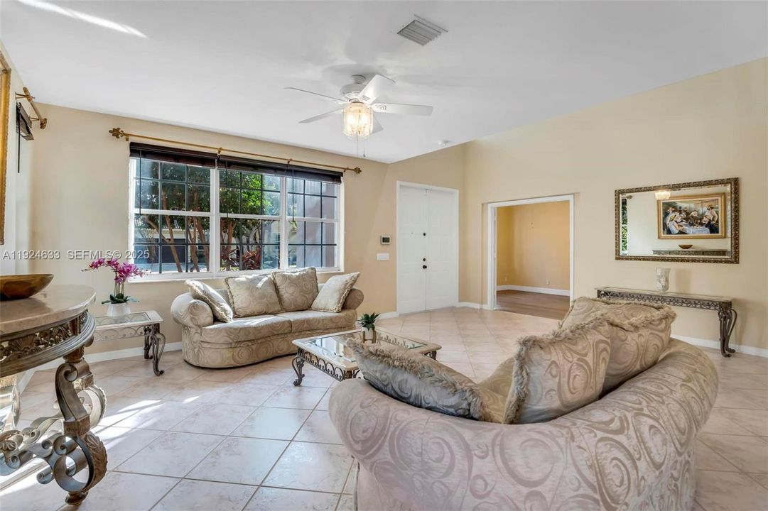 For Sale: $1,395,000 (6 beds, 5 baths, 4292 Square Feet)