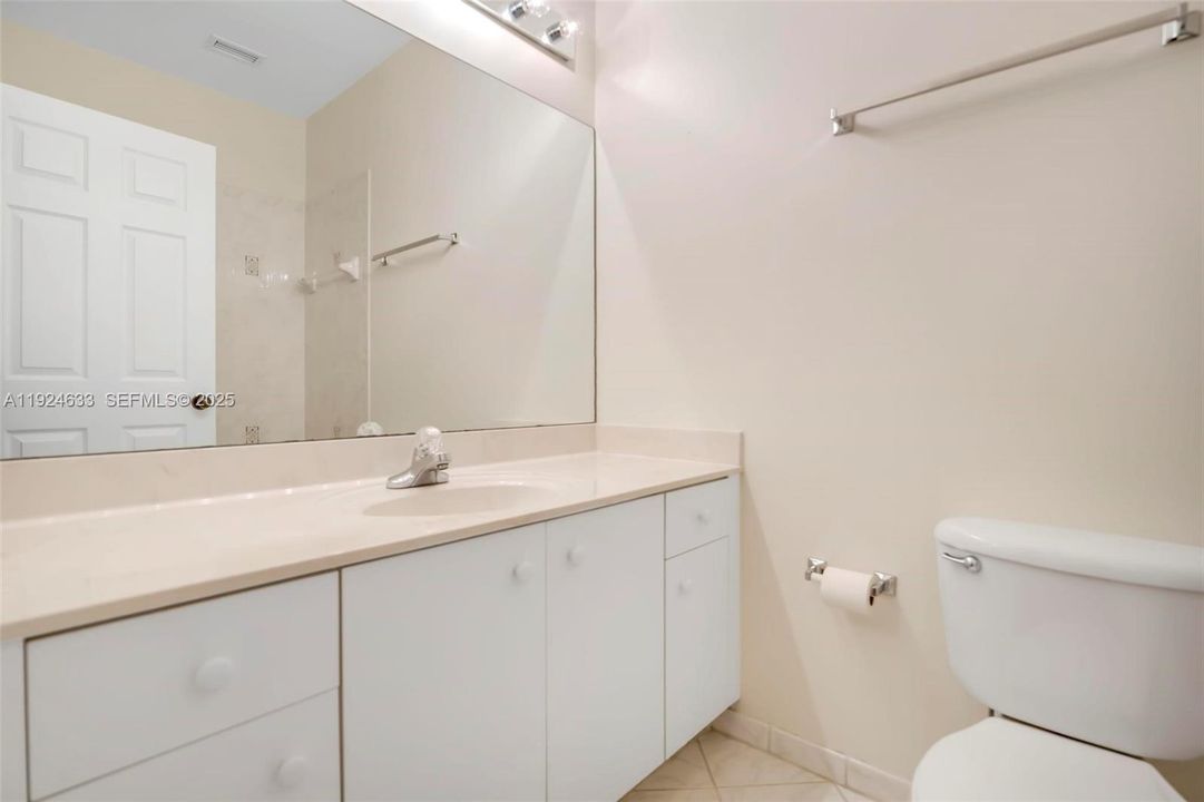 For Sale: $1,395,000 (6 beds, 5 baths, 4292 Square Feet)