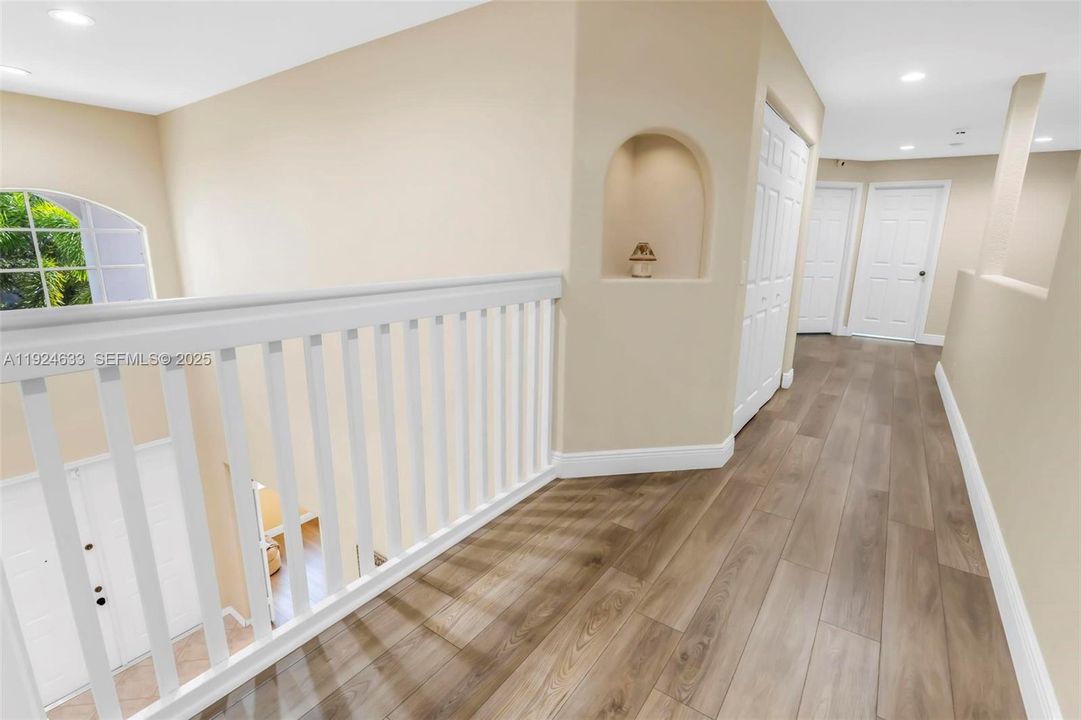 For Sale: $1,395,000 (6 beds, 5 baths, 4292 Square Feet)