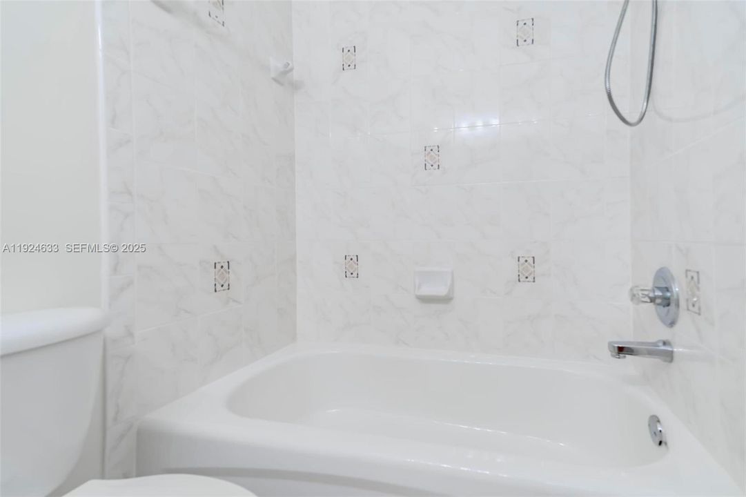 For Sale: $1,395,000 (6 beds, 5 baths, 4292 Square Feet)