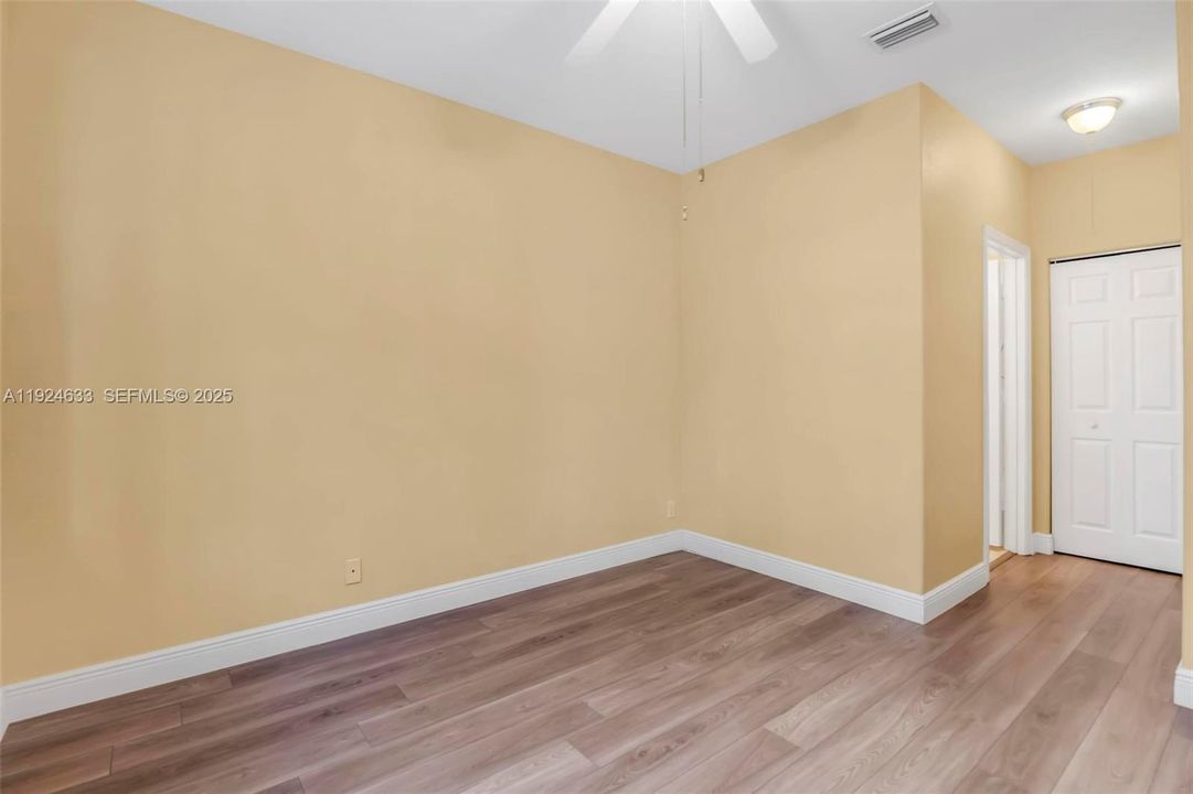 For Sale: $1,395,000 (6 beds, 5 baths, 4292 Square Feet)