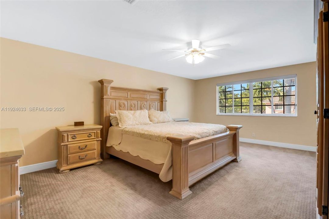 For Sale: $1,395,000 (6 beds, 5 baths, 4292 Square Feet)