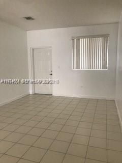 В аренду: $1,750 (2 спален, 2 ванн, 914 Квадратных фут)