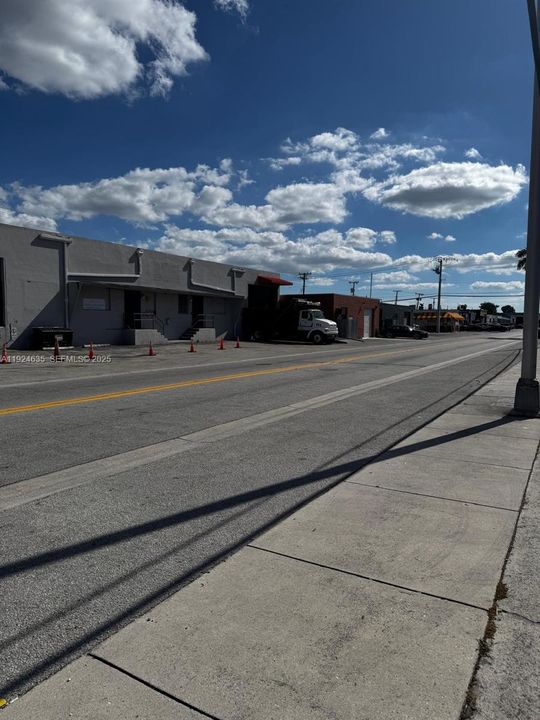 For Rent: $2,200 (2 beds, 1 baths, 1740 Square Feet)