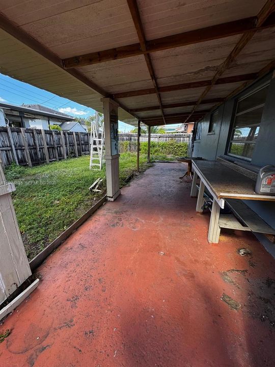 For Rent: $2,200 (2 beds, 1 baths, 1740 Square Feet)