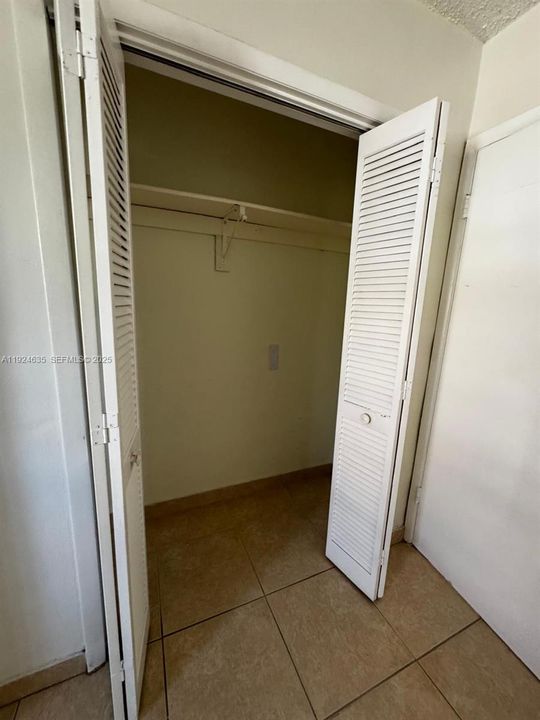 For Rent: $2,200 (2 beds, 1 baths, 1740 Square Feet)