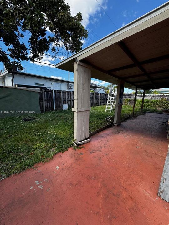 For Rent: $2,200 (2 beds, 1 baths, 1740 Square Feet)