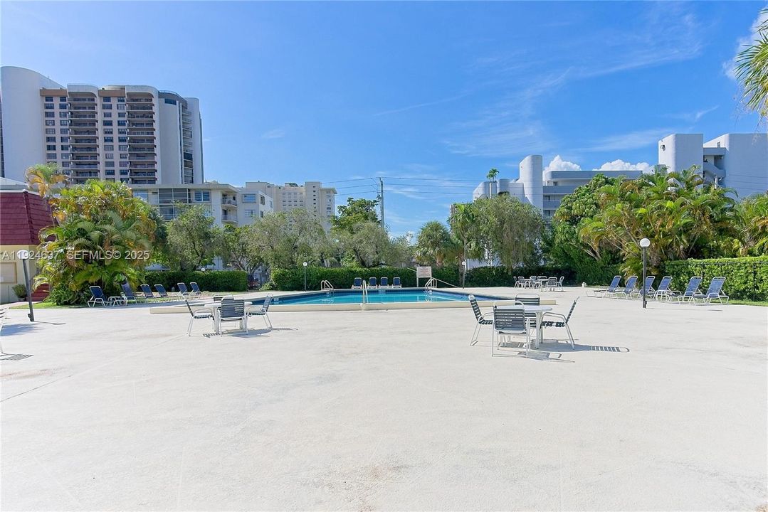 出租: $2,900 (2 贝兹, 2 浴室, 1300 平方英尺)