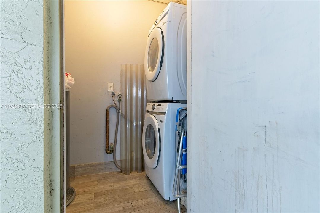 出租: $2,900 (2 贝兹, 2 浴室, 1300 平方英尺)