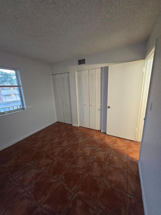 For Rent: $1,700 (2 beds, 1 baths, 728 Square Feet)