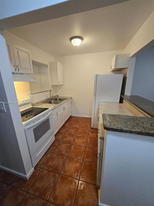 For Rent: $1,700 (2 beds, 1 baths, 728 Square Feet)