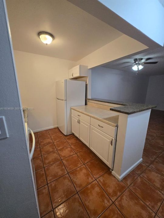 For Rent: $1,700 (2 beds, 1 baths, 728 Square Feet)