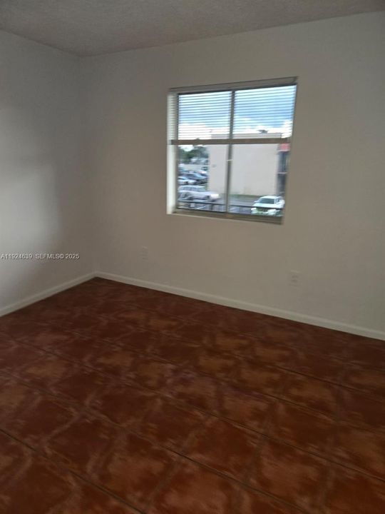 For Rent: $1,700 (2 beds, 1 baths, 728 Square Feet)