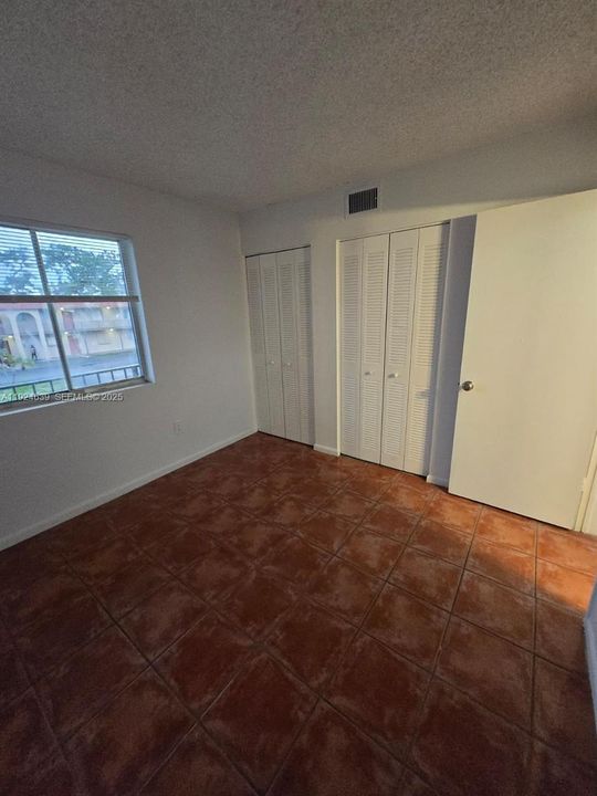For Rent: $1,700 (2 beds, 1 baths, 728 Square Feet)