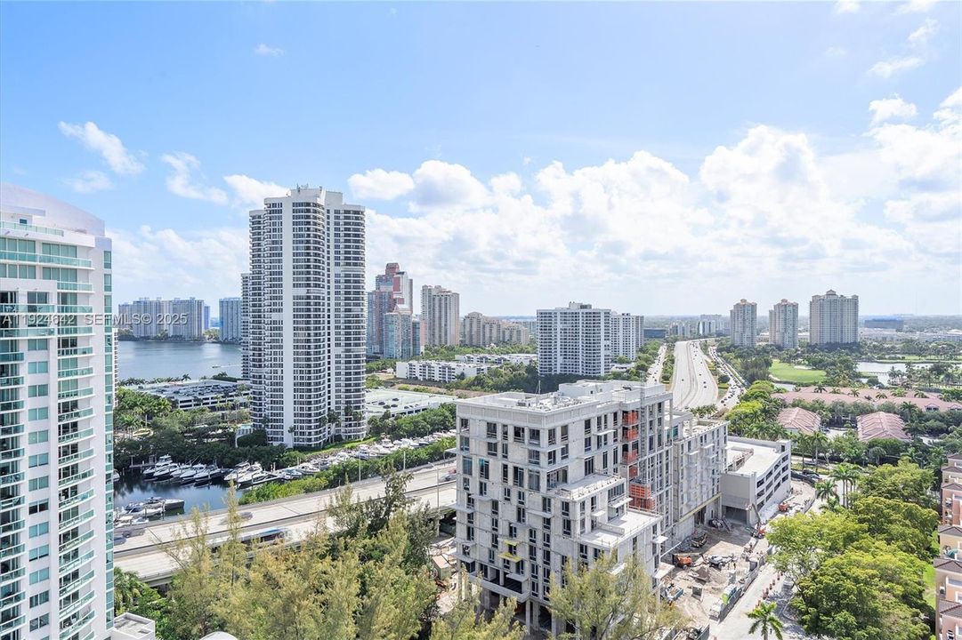 En Venta: $877,000 (2 camas, 2 baños, 2360 Pies cuadrados)