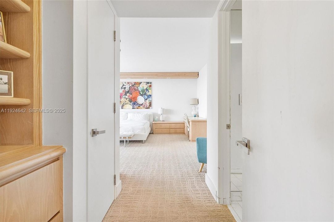 En Venta: $877,000 (2 camas, 2 baños, 2360 Pies cuadrados)