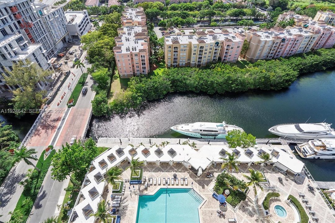 En Venta: $877,000 (2 camas, 2 baños, 2360 Pies cuadrados)