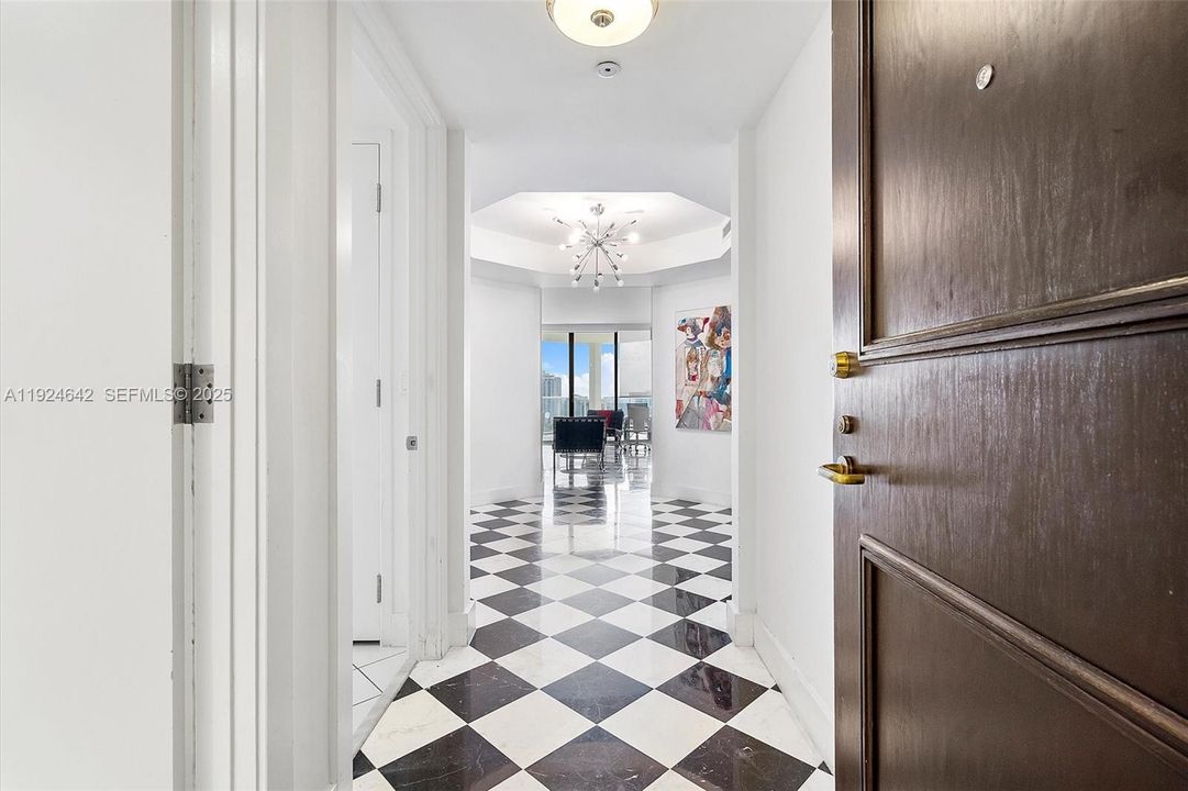 En Venta: $877,000 (2 camas, 2 baños, 2360 Pies cuadrados)