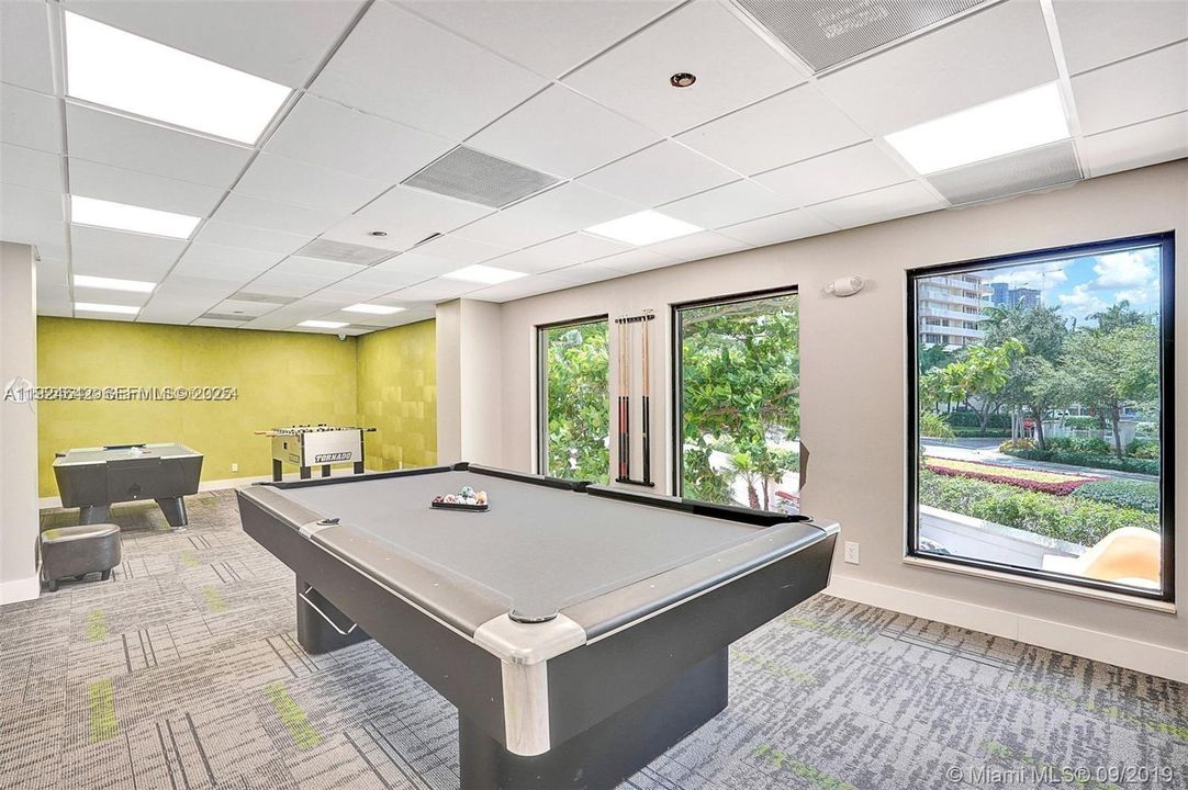 En Venta: $877,000 (2 camas, 2 baños, 2360 Pies cuadrados)