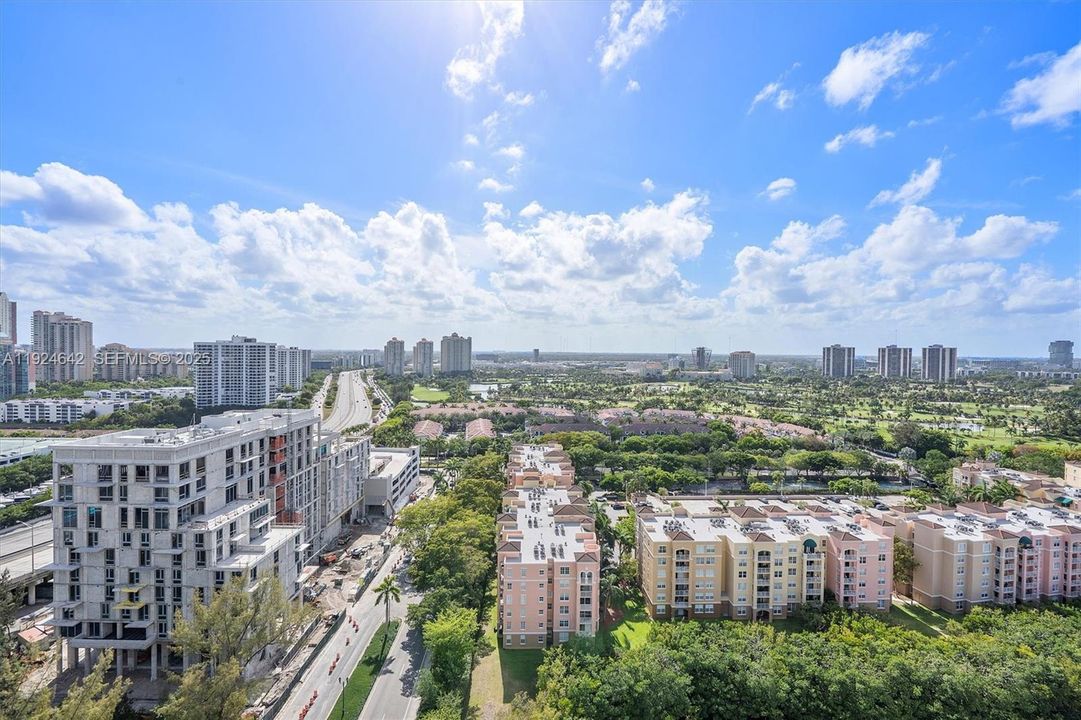 En Venta: $877,000 (2 camas, 2 baños, 2360 Pies cuadrados)