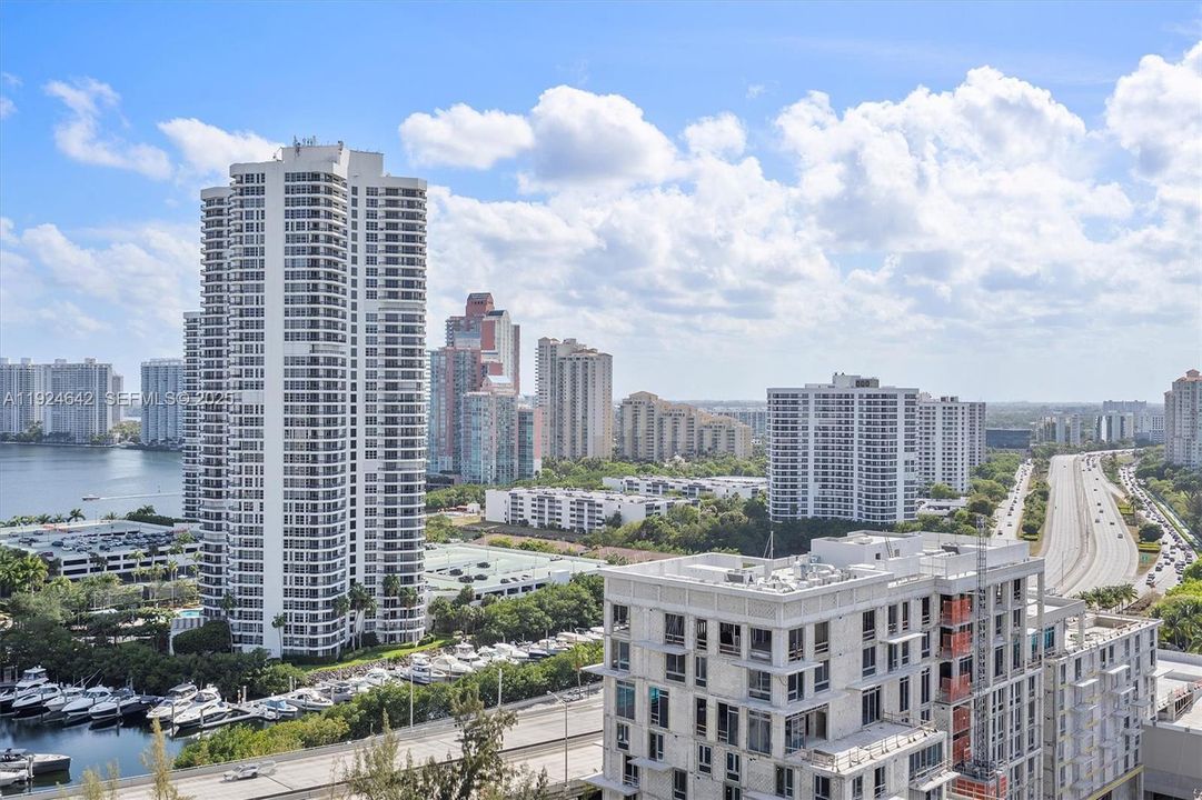 En Venta: $877,000 (2 camas, 2 baños, 2360 Pies cuadrados)