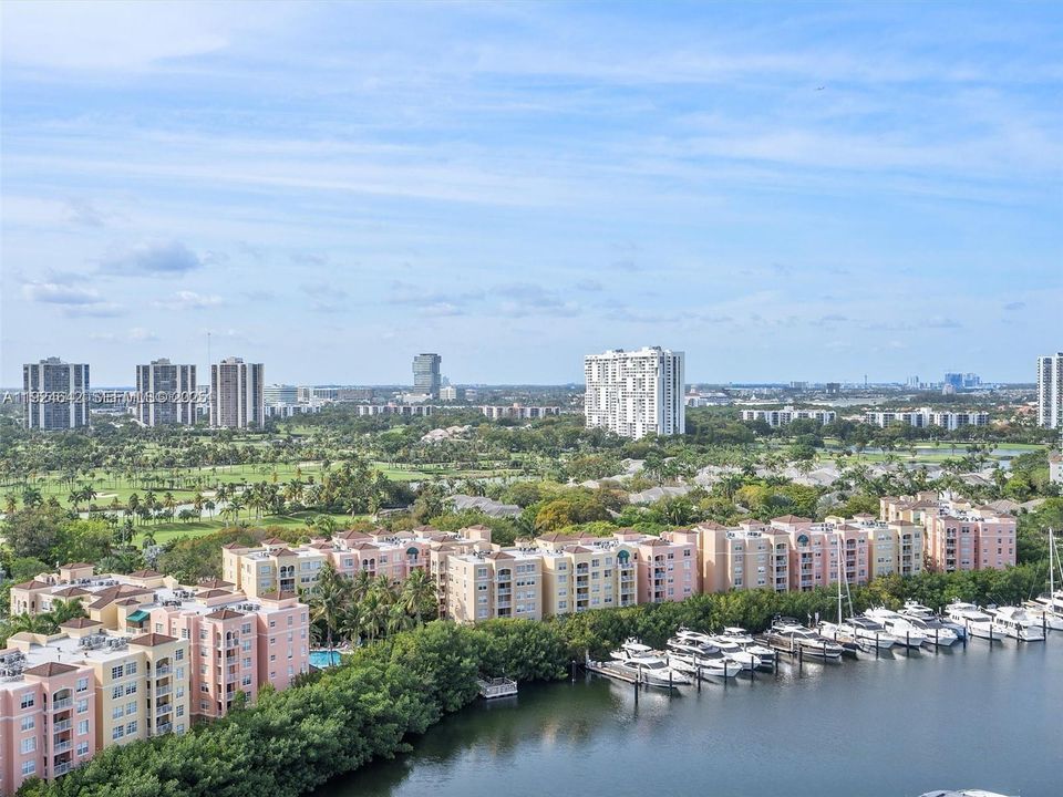 En Venta: $877,000 (2 camas, 2 baños, 2360 Pies cuadrados)