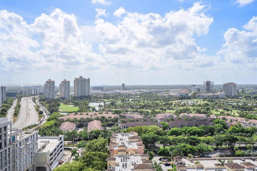 En Venta: $877,000 (2 camas, 2 baños, 2360 Pies cuadrados)