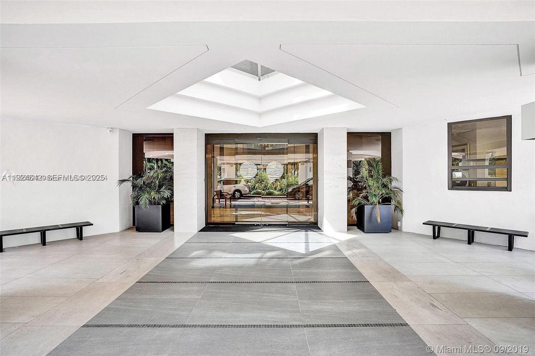 En Venta: $877,000 (2 camas, 2 baños, 2360 Pies cuadrados)