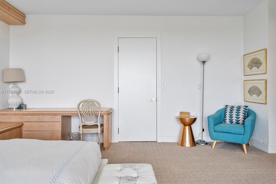 En Venta: $877,000 (2 camas, 2 baños, 2360 Pies cuadrados)