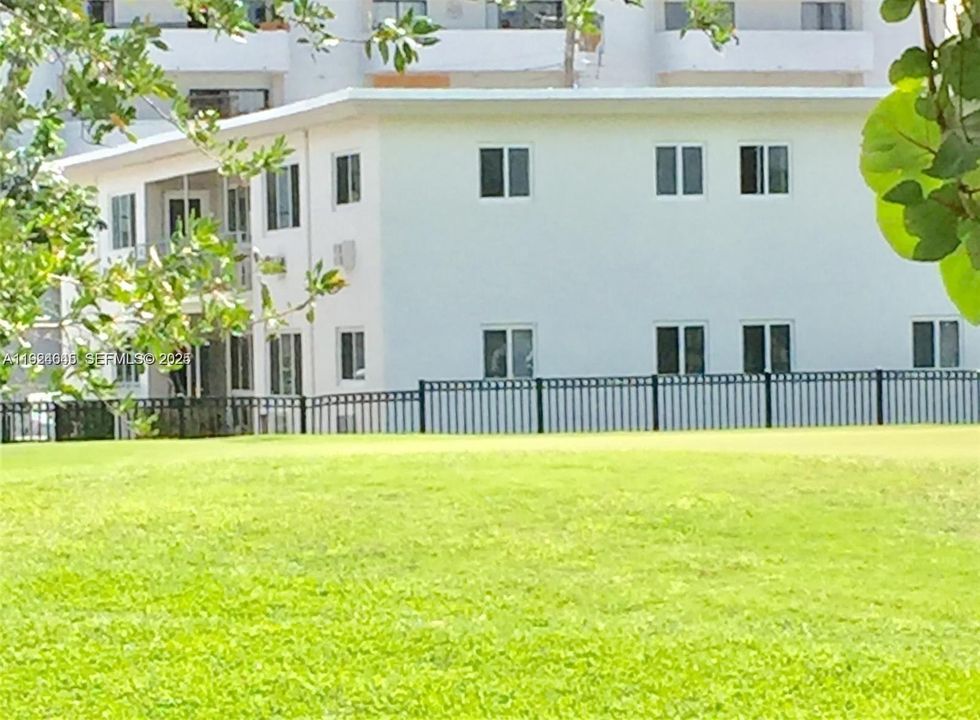 出租: $1,895 (1 贝兹, 1 浴室, 750 平方英尺)