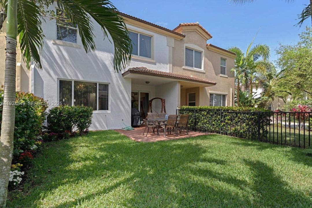 For Sale: $499,500 (3 beds, 2 baths, 2278 Square Feet)