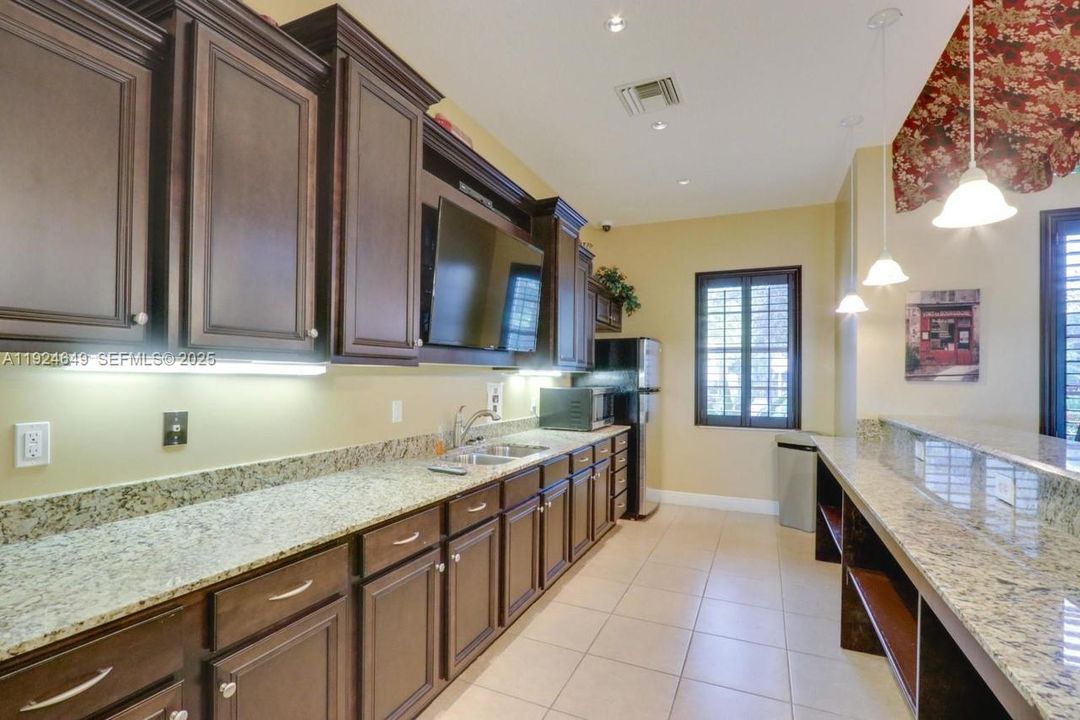 For Sale: $499,500 (3 beds, 2 baths, 2278 Square Feet)