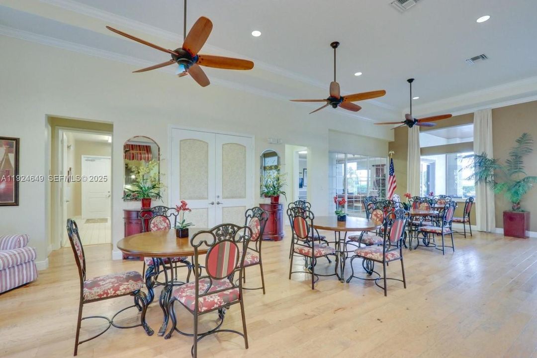 For Sale: $499,500 (3 beds, 2 baths, 2278 Square Feet)