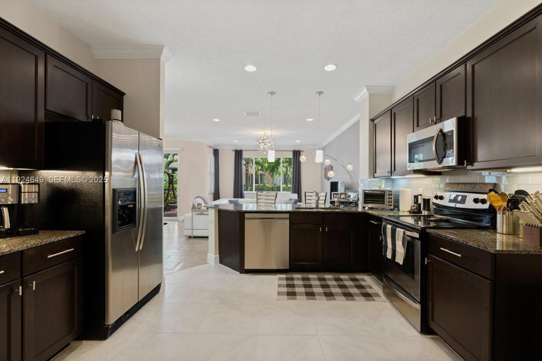 For Sale: $499,500 (3 beds, 2 baths, 2278 Square Feet)