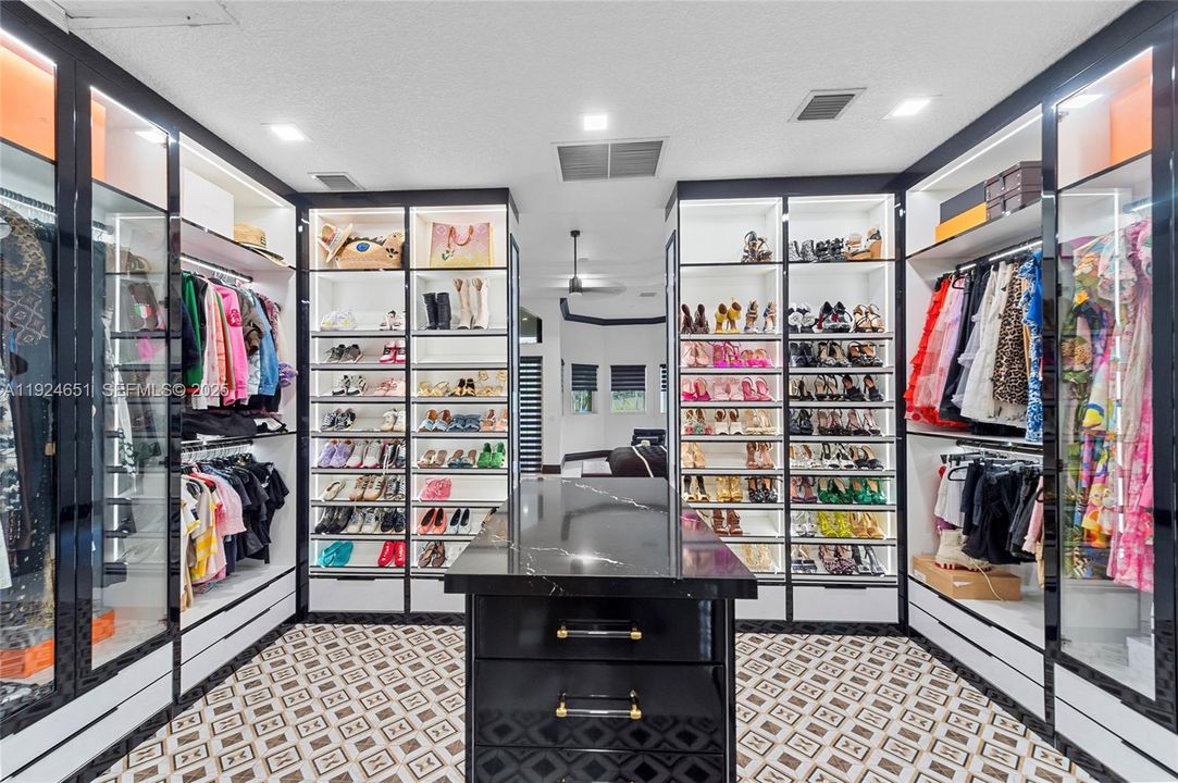 На продажу: $2,500,000 (4 спален, 4 ванн, 4026 Квадратных фут)