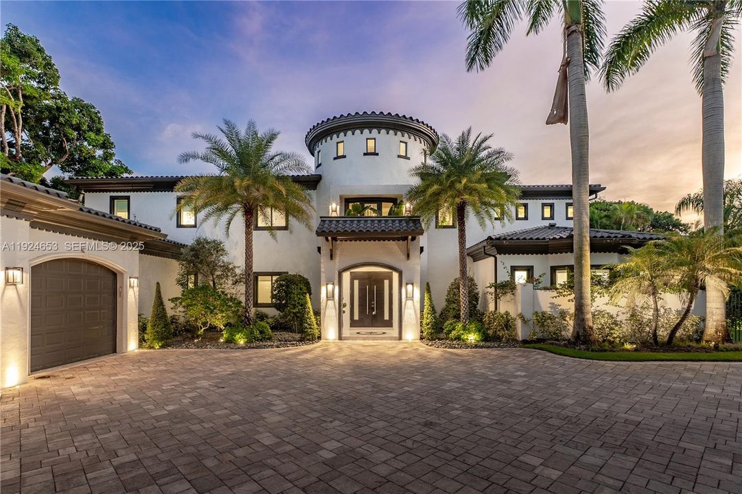 For Sale: $9,495,000 (7 beds, 6 baths, 8551 Square Feet)