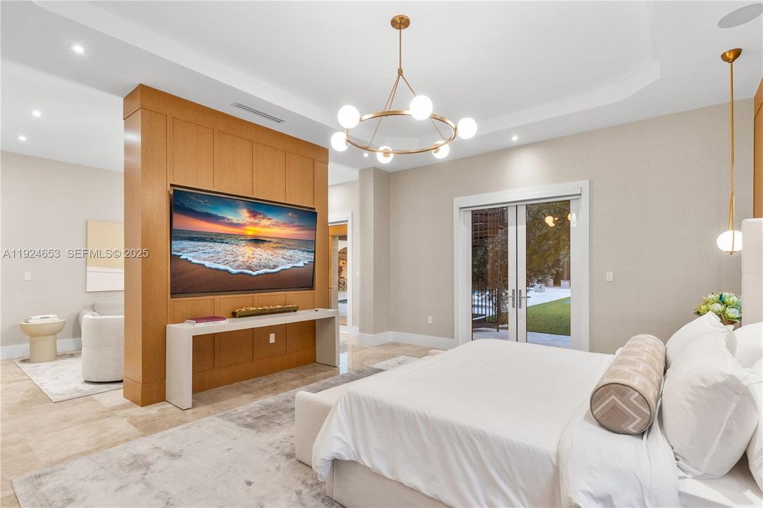 For Sale: $9,495,000 (7 beds, 6 baths, 8551 Square Feet)