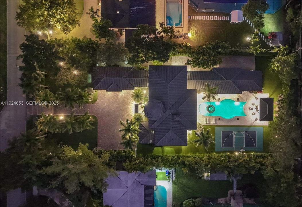 For Sale: $9,495,000 (7 beds, 6 baths, 8551 Square Feet)