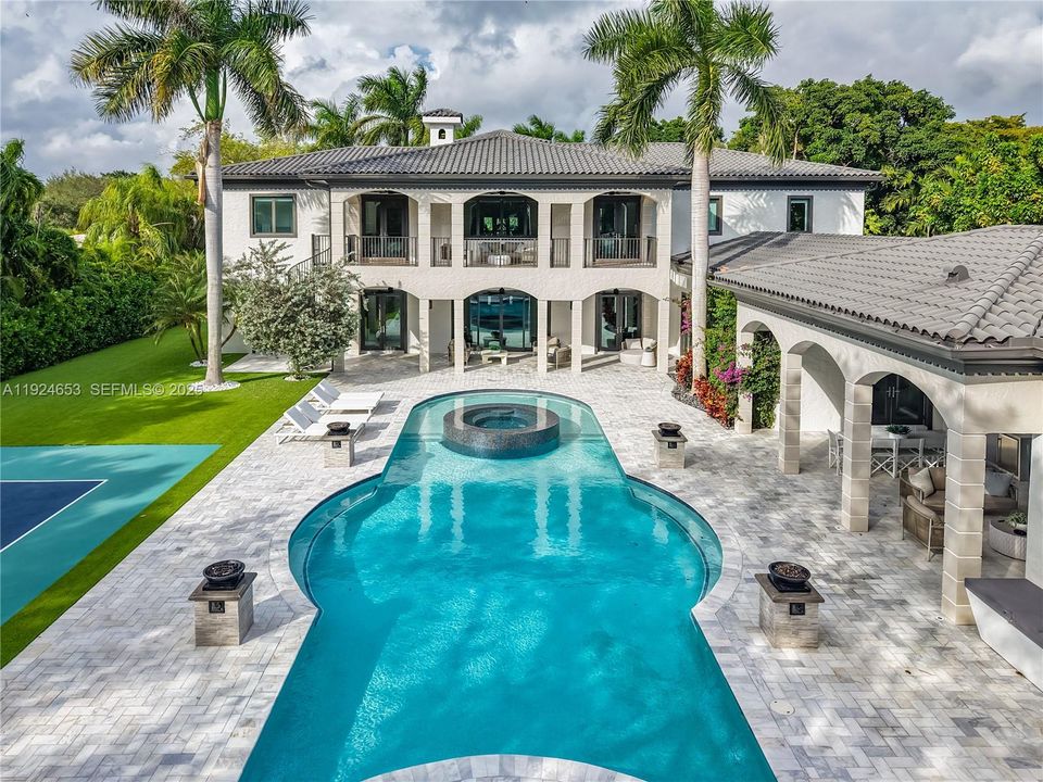 For Sale: $9,495,000 (7 beds, 6 baths, 8551 Square Feet)