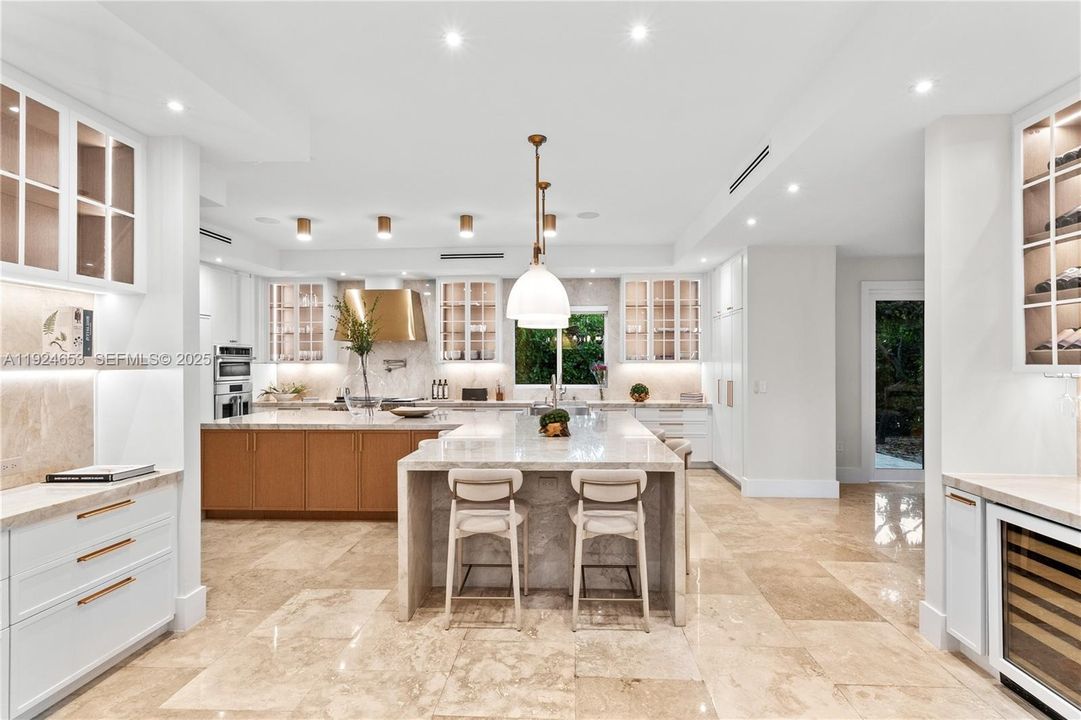 For Sale: $9,495,000 (7 beds, 6 baths, 8551 Square Feet)