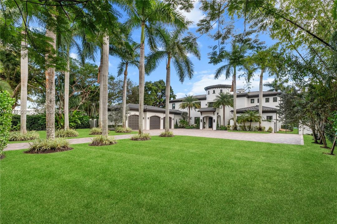 For Sale: $9,495,000 (7 beds, 6 baths, 8551 Square Feet)