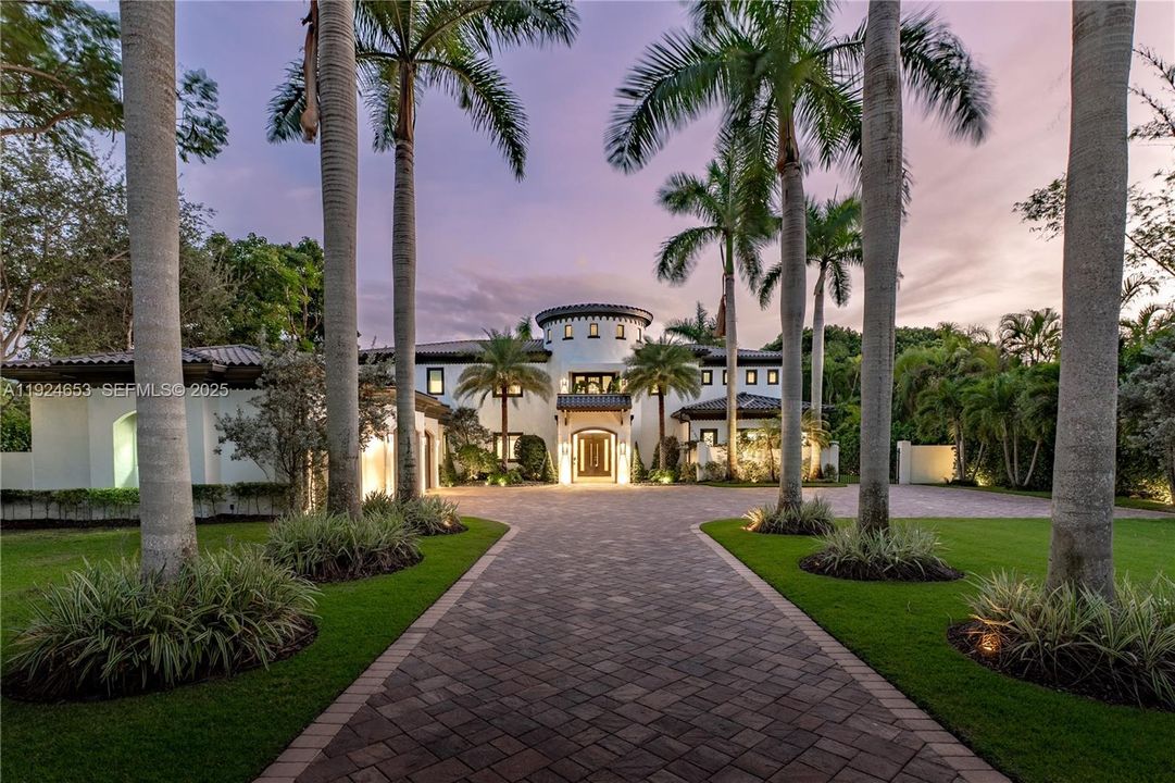 For Sale: $9,495,000 (7 beds, 6 baths, 8551 Square Feet)
