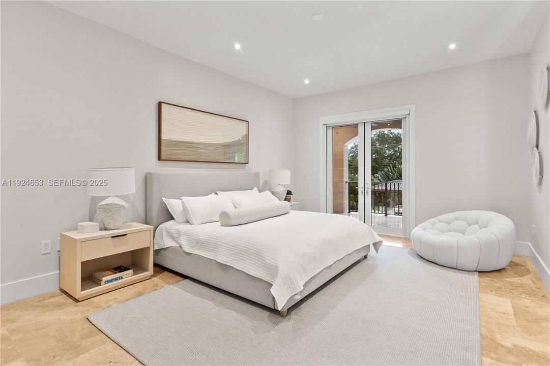 For Sale: $9,495,000 (7 beds, 6 baths, 8551 Square Feet)